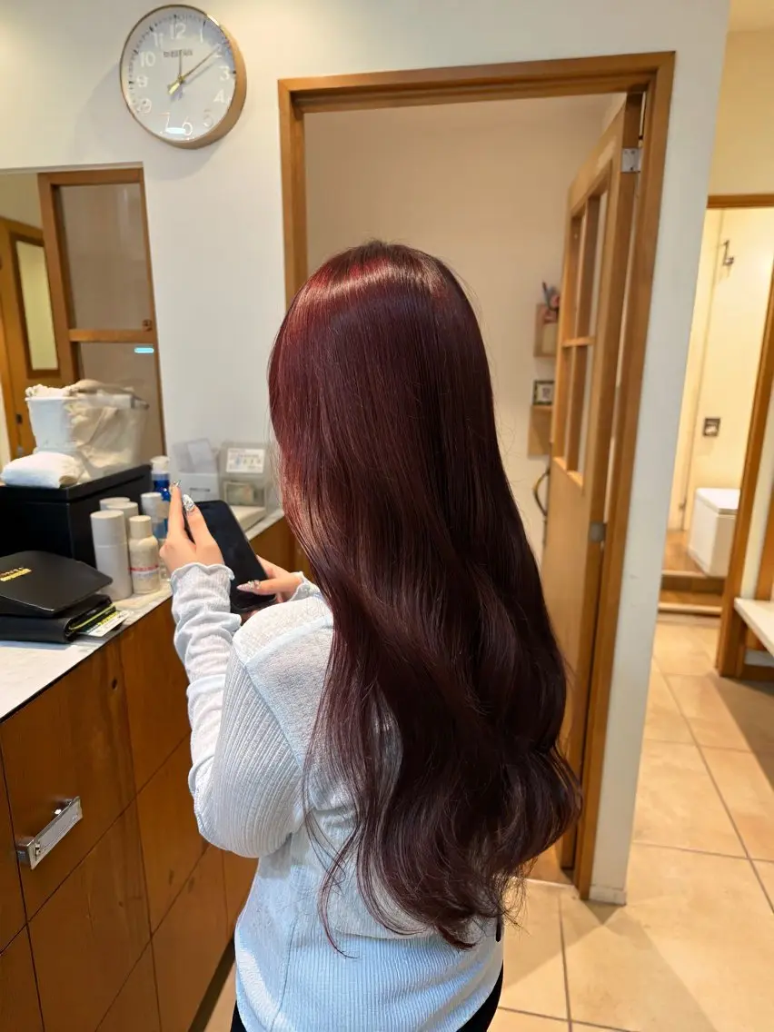 ロング カラー 七海 詩音のヘアスタイル