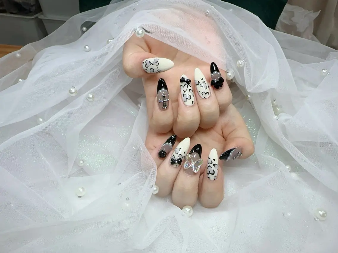 ネイル Hey🌈NAIL 長さ出し専門店のネイルデザイン