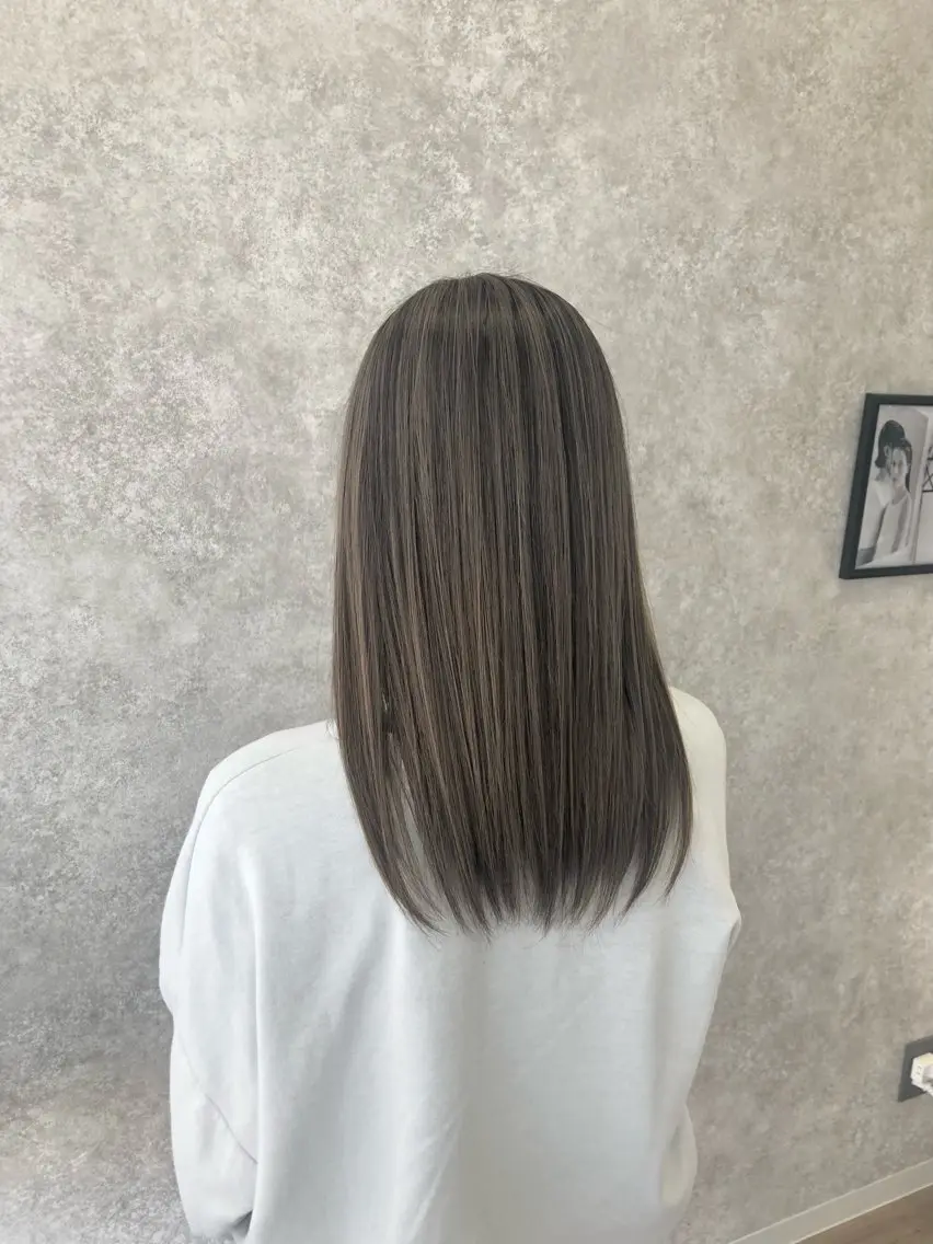 ロング ハイライト レイヤーカット 飛田 由貴のヘアスタイル