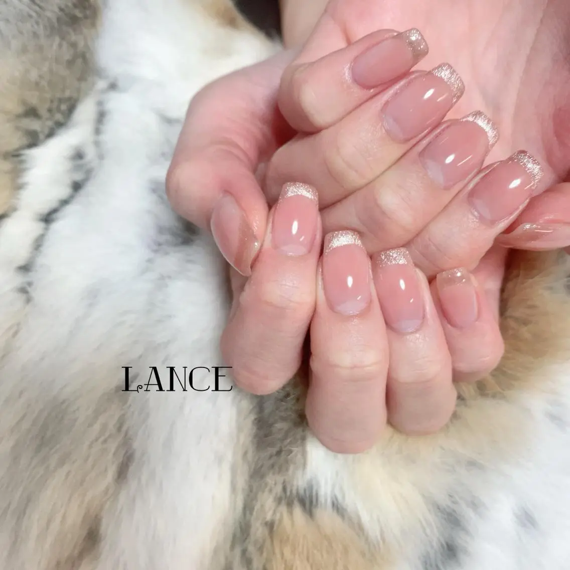 ミディアム ネイル オーロラネイル フレンチネイル グラデーション キラキラネイル シンプルネイル ハンドネイル Lance nailのネイルデザイン