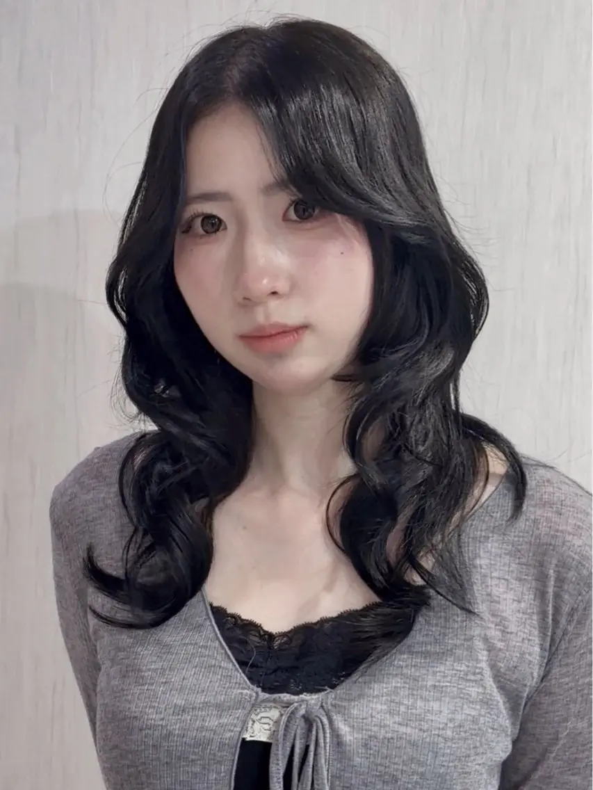 ミディアム くびれヘア 韓国風ヘア レイヤーカット 石川 花奈のヘアスタイル