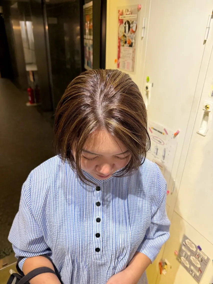 ショート ハイライト ヘアカラー 太田 海萌のヘアスタイル