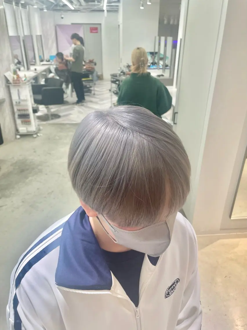 ショート カラー ブリーチ グレージュ ヘアカラー トリートメント 飯牟田/メンズパーマ ブリーチ/GEAR.のヘアスタイル