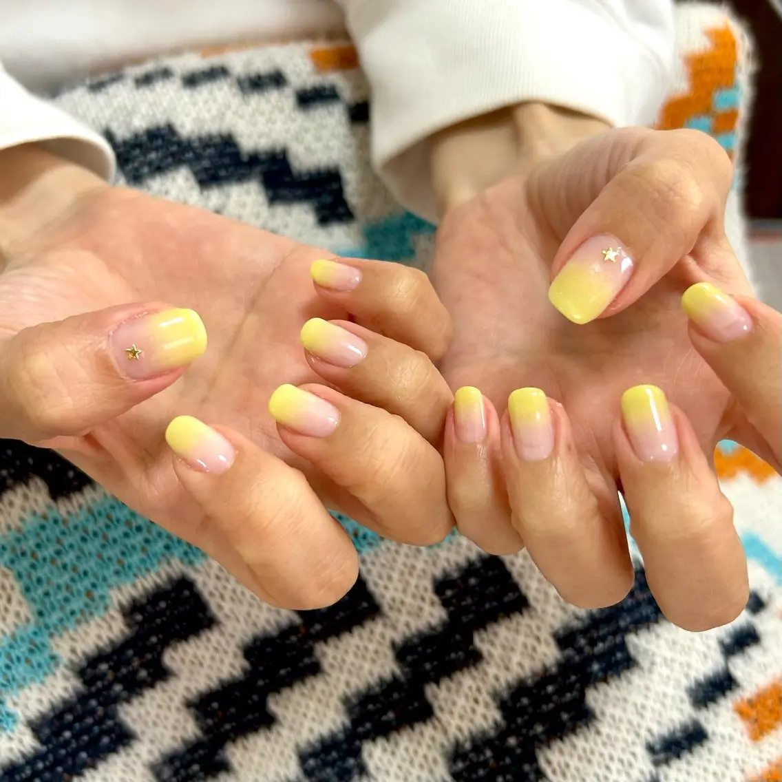 ネイル グラデーション グリーン シンプルネイル ハンドネイル salon *meehoのネイルデザイン