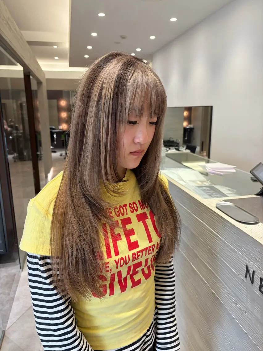 ロング カット ヘアカラー サキ🤍透明感カラー /レイヤーカットのヘアスタイル