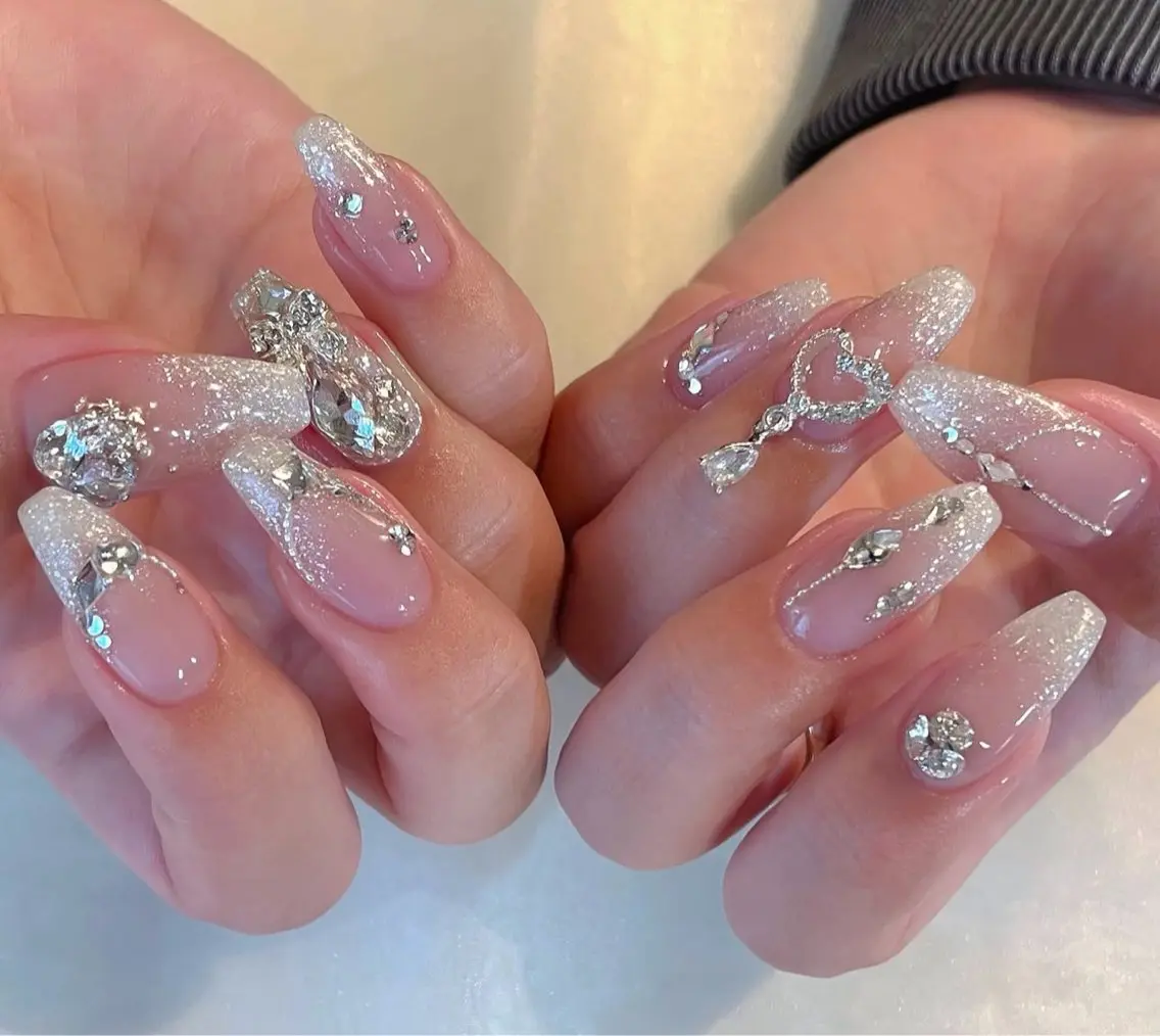 ネイル グラデーション キラキラネイル ワンカラーネイル 冬ネイル Jenn Nail Salonのネイルデザイン