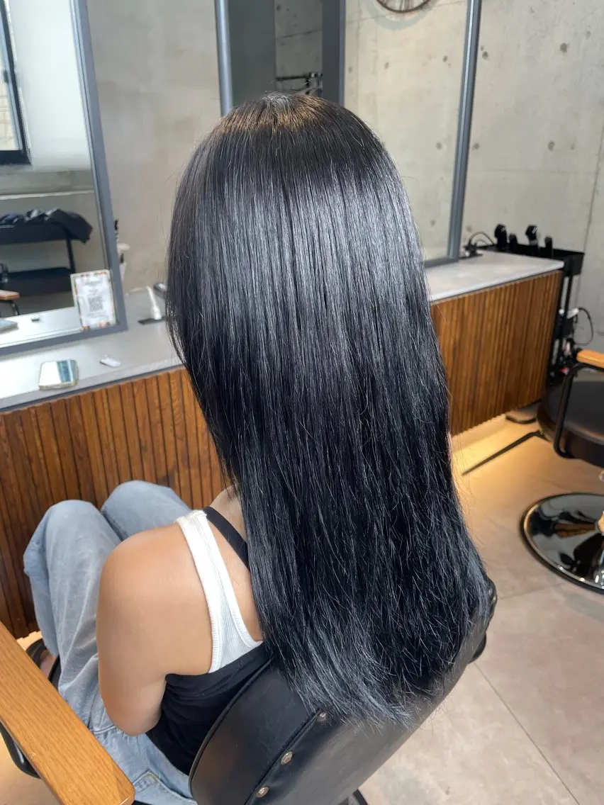 カラー 黒髪 ブルーカラー ブルーブラック 透明感カラー 小笠原 愛菜のヘアスタイル