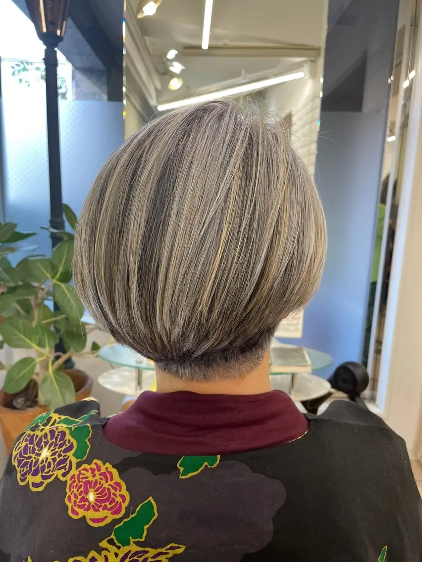ショート ボブ ハイライト 宗村 嘉哉のヘアスタイル