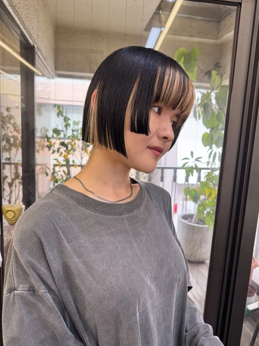 ミディアム 顔周りレイヤーカット ブリーチminamiのヘアスタイル