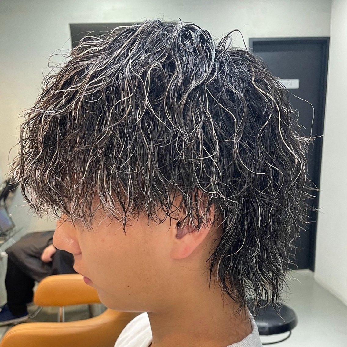 カラー パーマ メンズ メンズメッシュ メンズパーマ メンズウルフカット メッシュ ウルフカット カット ヘアカラー パーマ トリートメント 角田 凌のヘアスタイル