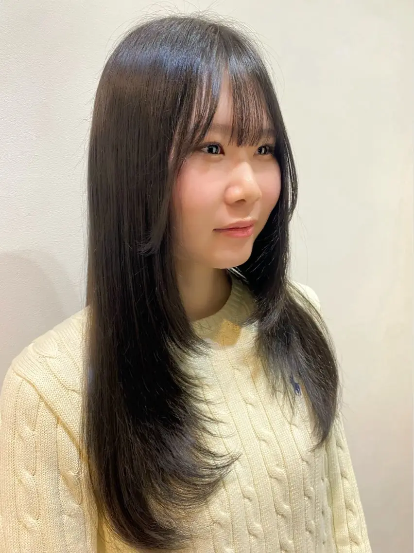 ロング カラー ロングレイヤー グレージュ 顔まわりレイヤー レイヤーカット ロング カット ヘアカラー トリートメント ♡オシャ髪♡AI ✂️newi町田のヘアスタイル