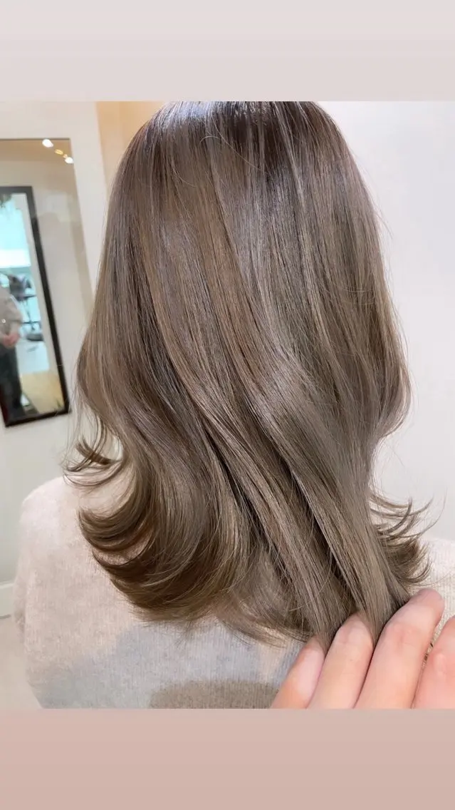 セミロング カット ヘアカラー トリートメント 美髪矯正/シークレッ トハイライト🤍りさのヘアスタイル