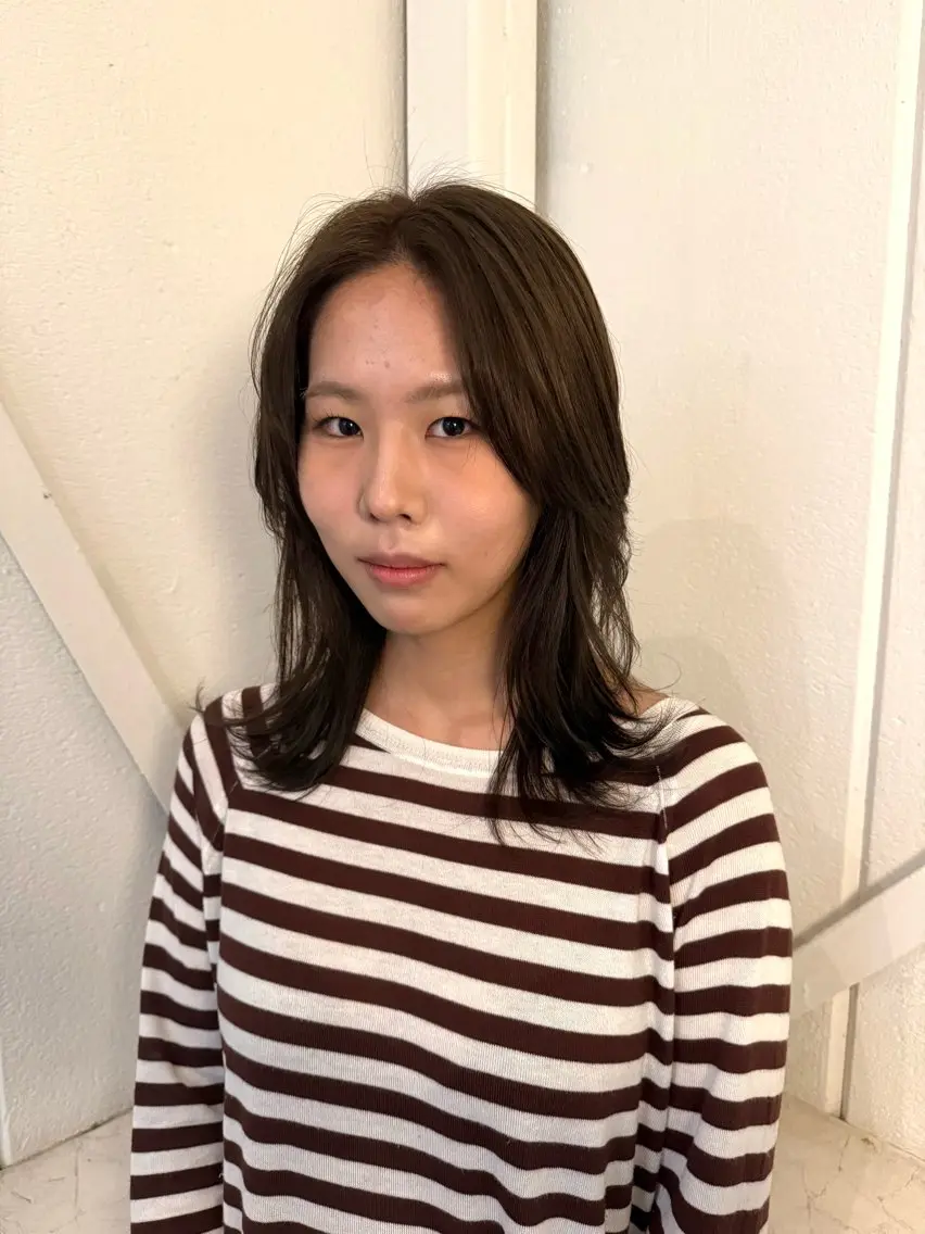 セミロング カラー オリーブカラー ヘアカラー iso chihiroのヘアスタイル