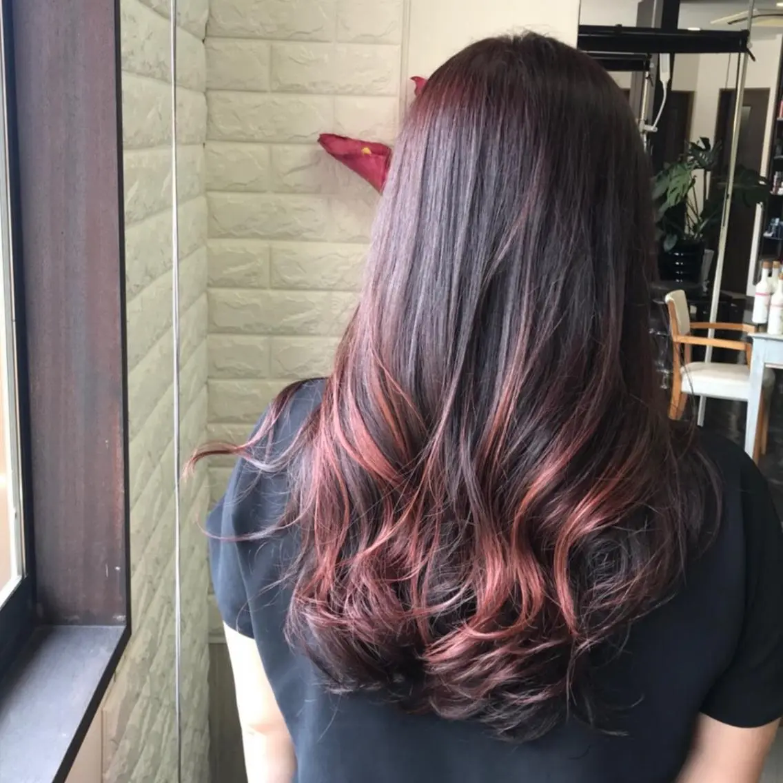 ロング カラー グラデーションカラー ハイライトカラー レッドカラー ハイライト カット トリートメント 大島 智志のヘアスタイル