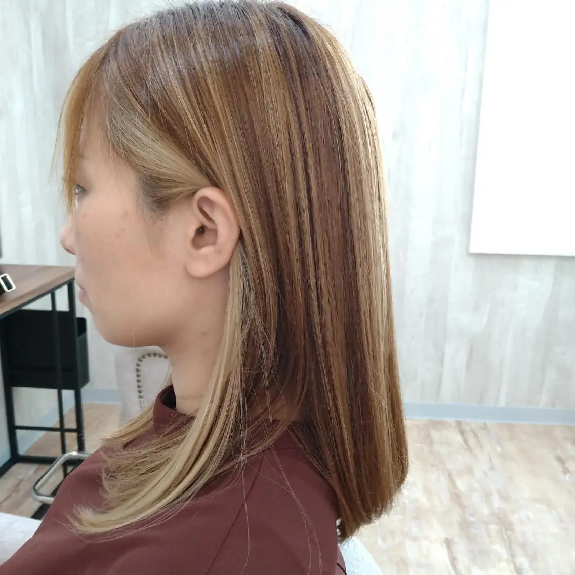 カラー ミディアム イヤリングカラー ハイライトカラー ハイライト 髪質改善 トリートメント beel 【ベエル】のヘアスタイル