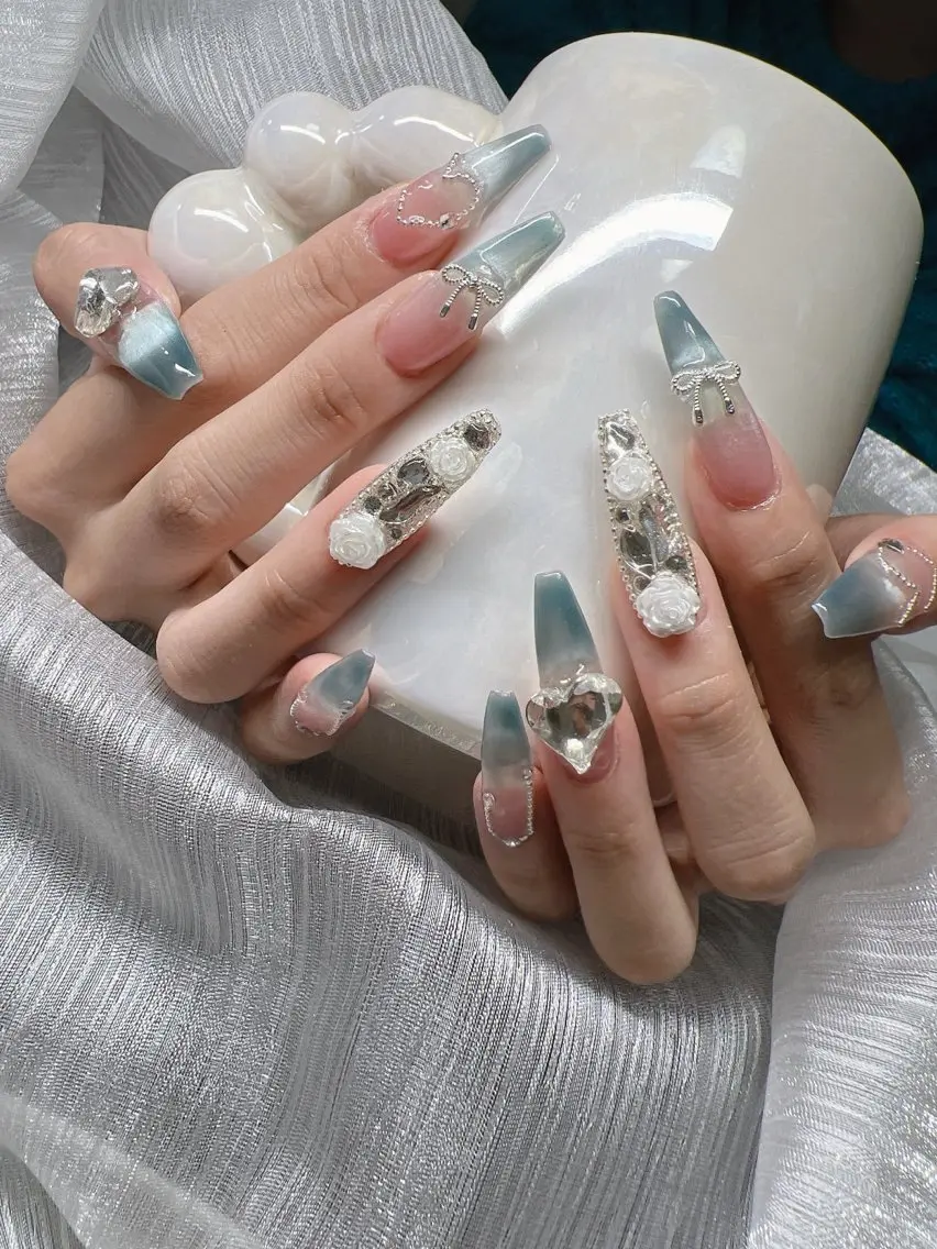 ネイル マグネットネイル ピンク ネイルチップ 冬ネイル Lee Nailsのネイルデザイン