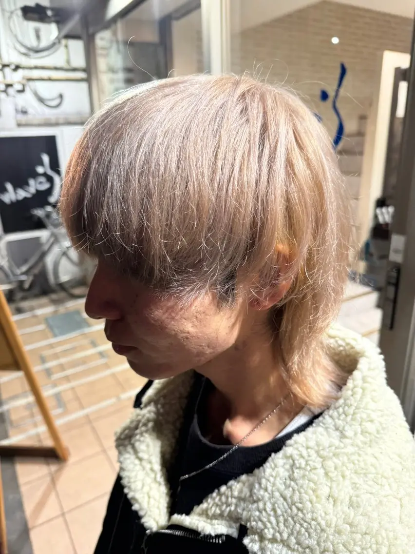ショート カラー ヘアアレンジ メンズ 切りっぱなしボブ 前下がりボブ メンズブリーチ メンズハイトーン メンズインナーカラー ヘアカラー トリートメント 目黒 碧人のヘアスタイル