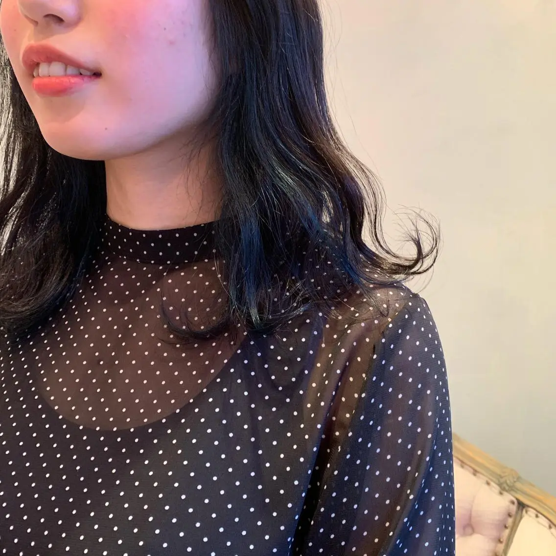 ミディアム SAKINO ベージュカラーのヘアスタイル