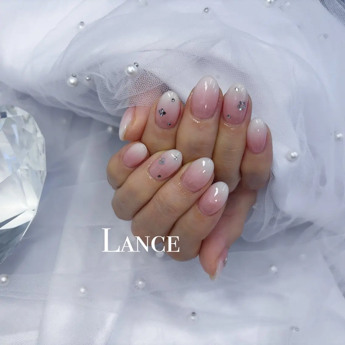 ネイル オーロラネイル ドット フットネイル 氷ネイル・うるうるネイル キラキラネイル ハンドネイル Lance nailのネイルデザイン