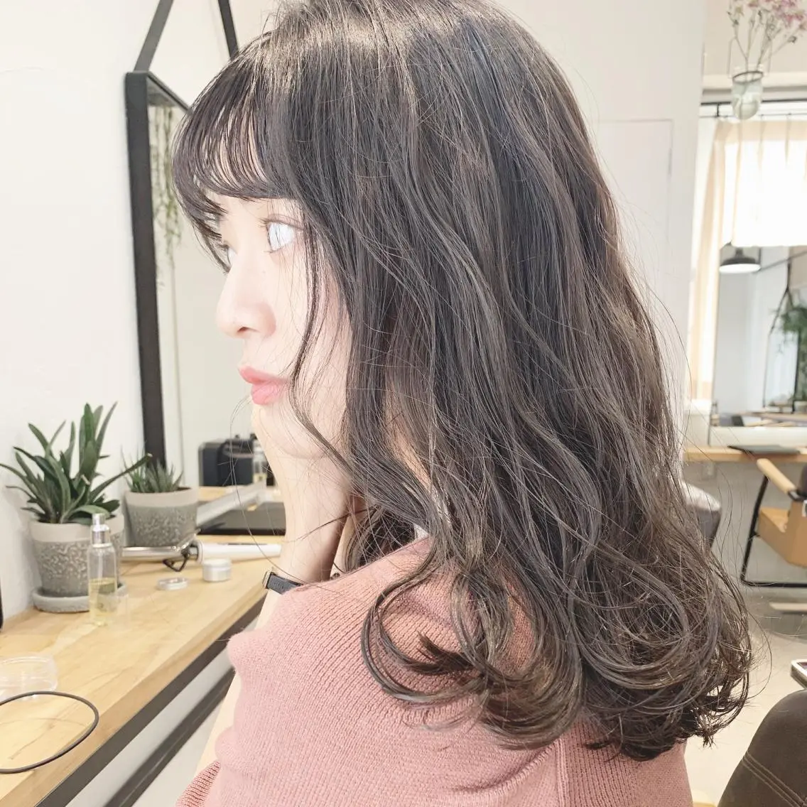 ミディアム カラー ネイル ハイトーンボブ 前田 表参道　グレージュのヘアスタイル