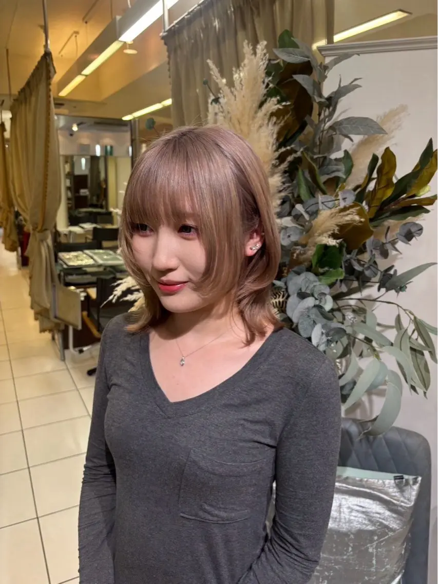 ミディアム レイヤーカット 小顔カット ウルフカット カット 透明感カラー️🫧 清水杏乃のヘアスタイル