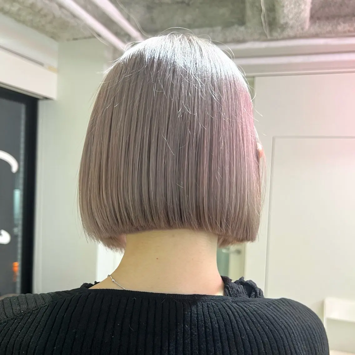 ショート カラー パーマ ヘアアレンジ メンズ カット ヘアカラー 🧨ブリーチー×ボブ レイヤー💎じゅえるのヘアスタイル