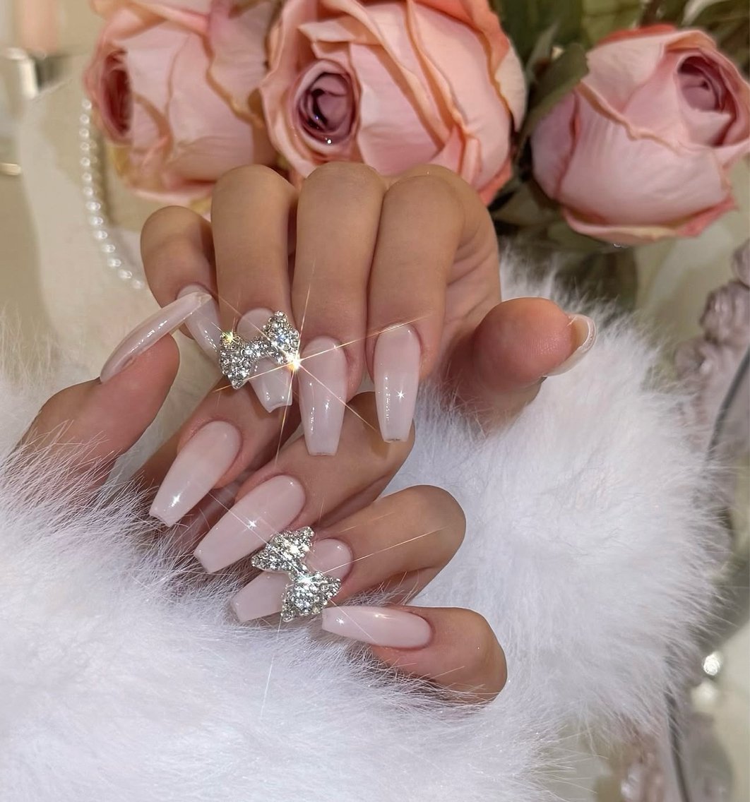ネイル キラキラネイル 韓国ネイル ロングネイル マグネットネイル 持ち込み ハンドネイル MONE PINK  NAILのネイルデザイン