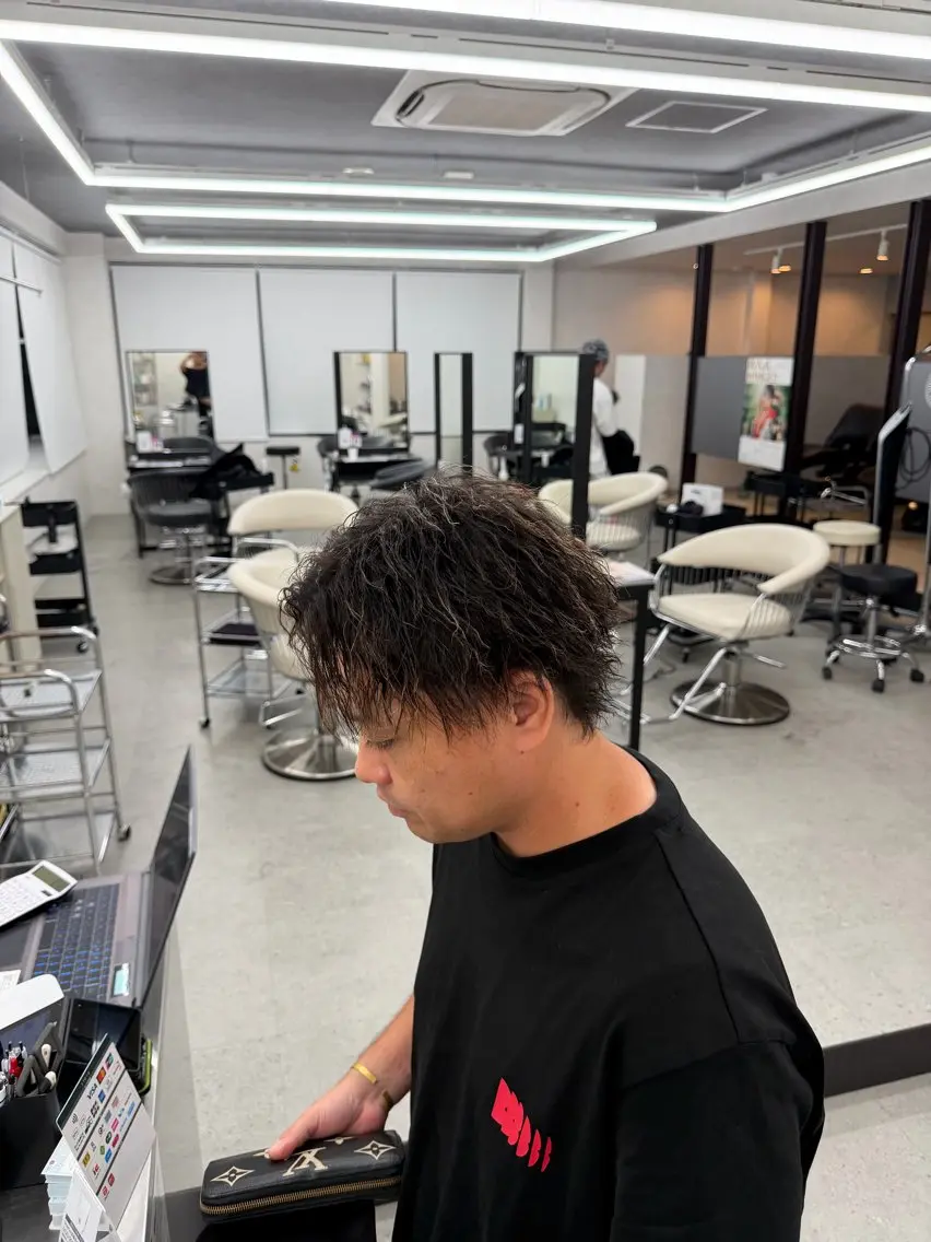 メンズ メンズパーマ メンズツイストパーマ ツイストパーマ カット パーマ 藤野 慶太のヘアスタイル