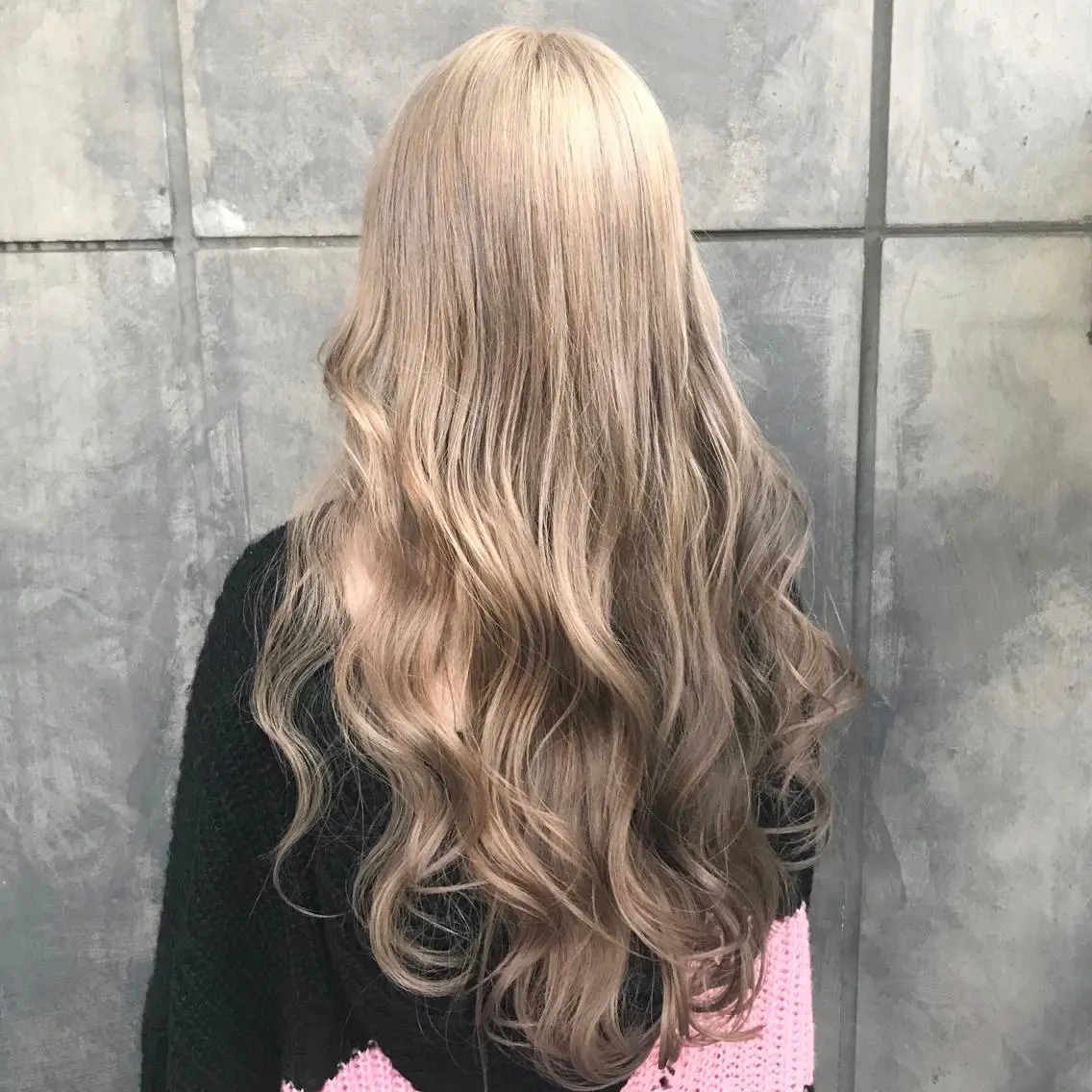 ロング カラー アッシュ ベージュカラー ブリーチ ヨシンモリ ムルギョル巻き K-POP好き美容師 🇰🇷Kai.Yのヘアスタイル