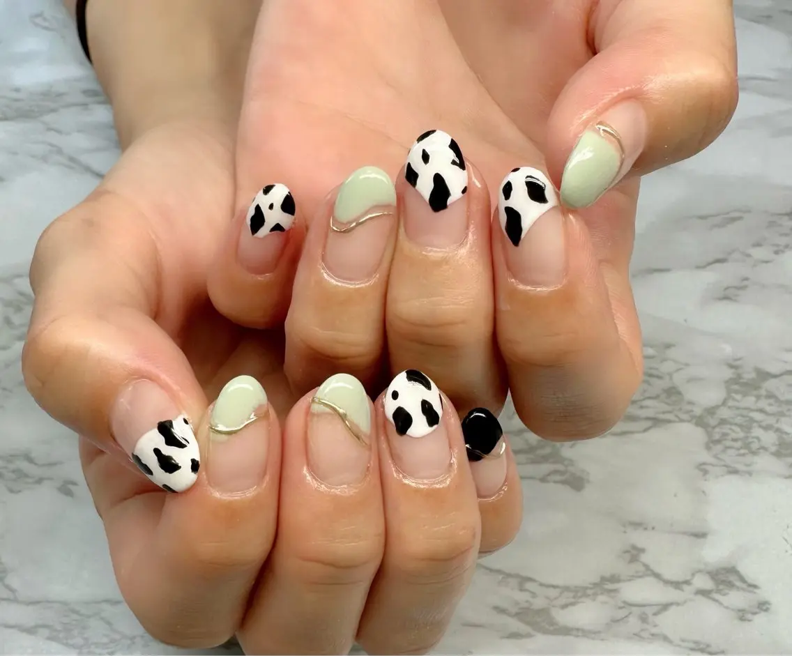 ネイル アニマル柄 アートネイル フレンチネイル 冬ネイル クリスマス Mai’s nailのネイルデザイン