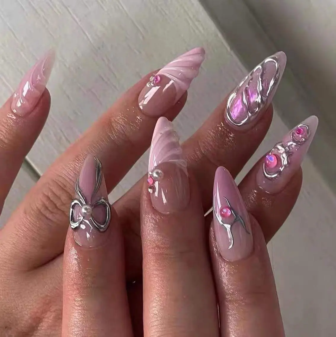 ロング カラー ベージュカラー ピンクカラー 韓国風ヘア ハンドネイル Bling Salonのネイルデザイン