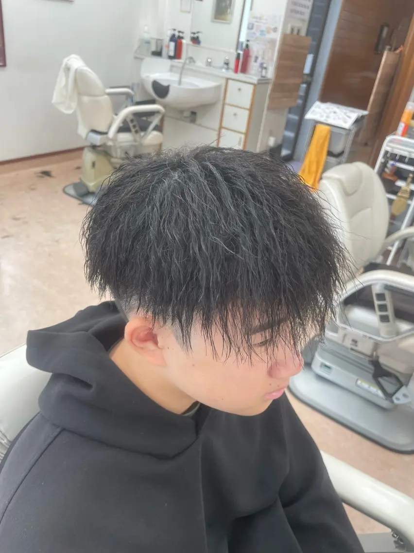 パーマ メンズ メンズパーマ メンズツイストパーマ ツーブロック ツイストパーマ カット パーマ 片桐 航太のヘアスタイル