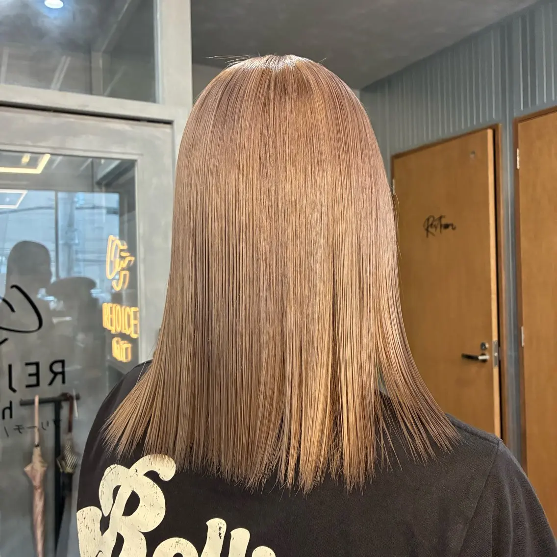 ミディアム カラー ベージュカラー ブリーチ 透明感カラー ダブルカラー ハイトーンカラー ヘアカラー サヤ/透明感カラー/ 縮毛矯正のヘアスタイル