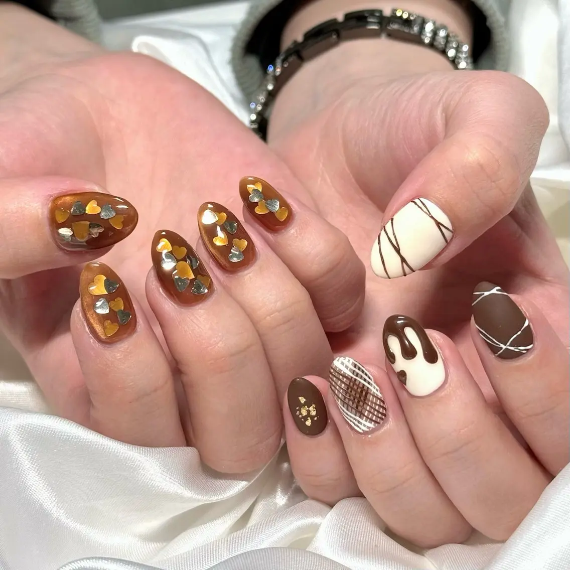 ネイル ブラウン ハート マグネットネイル バレンタイン ハンドネイル 【OKIKA】 らん🦖🌈🧡のマツエク・マツパデザイン
