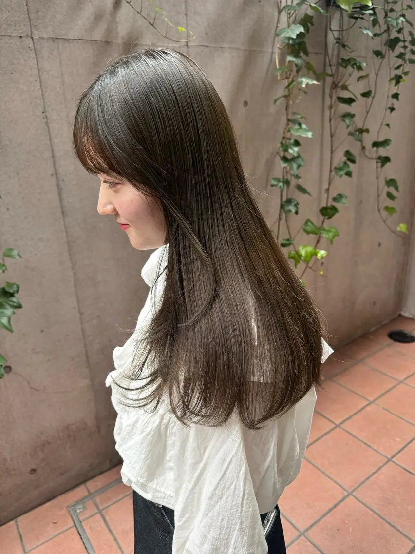 ミディアム カラー オリーブカラー カット ヘアカラー 大橋 芽衣のヘアスタイル