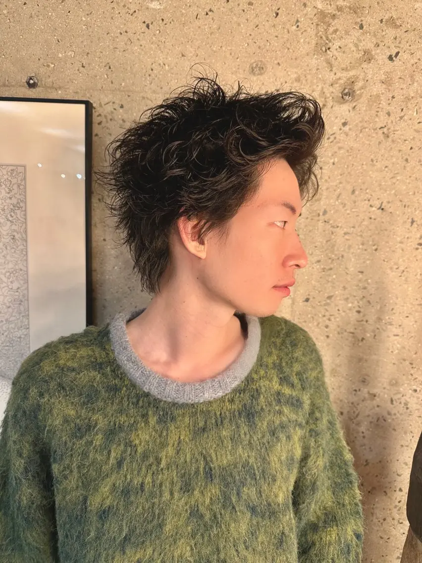 ショート パーマ メンズ センターパート メンズパーマ ツイストスパイラルパーマ メンズウルフカット 外国人風カラー カット パーマ トリートメント 平尾薬院メンズカット FLICK/パーマのヘアスタイル