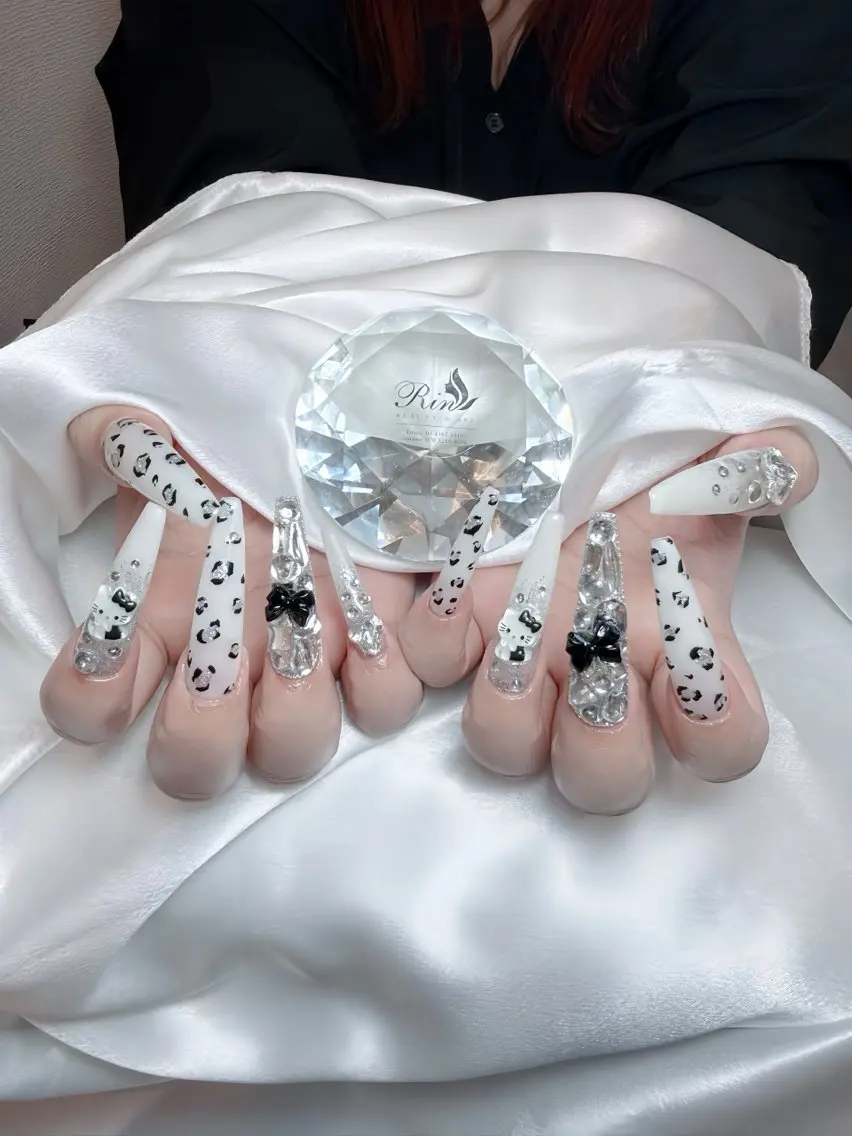 ネイル アートネイル チークネイル ジェルネイル ロングネイル マグネットネイル ハンドネイル Rin Nail 新大久保店のネイルデザイン