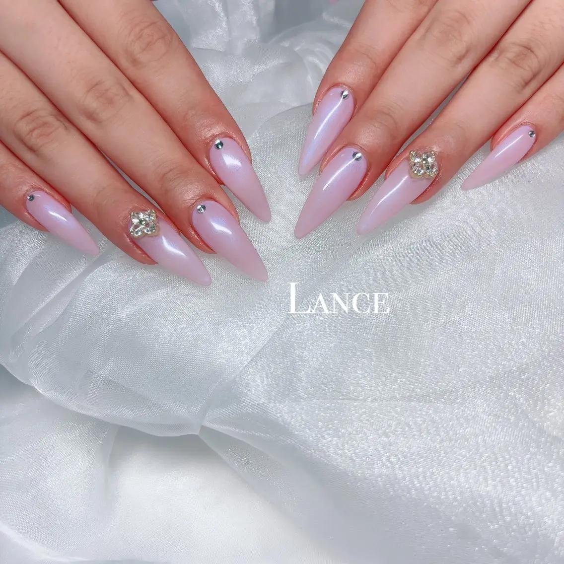 ネイル オーロラネイル キラキラネイル 韓国ネイル 春ネイル ワンホンネイル Lance nailのネイルデザイン