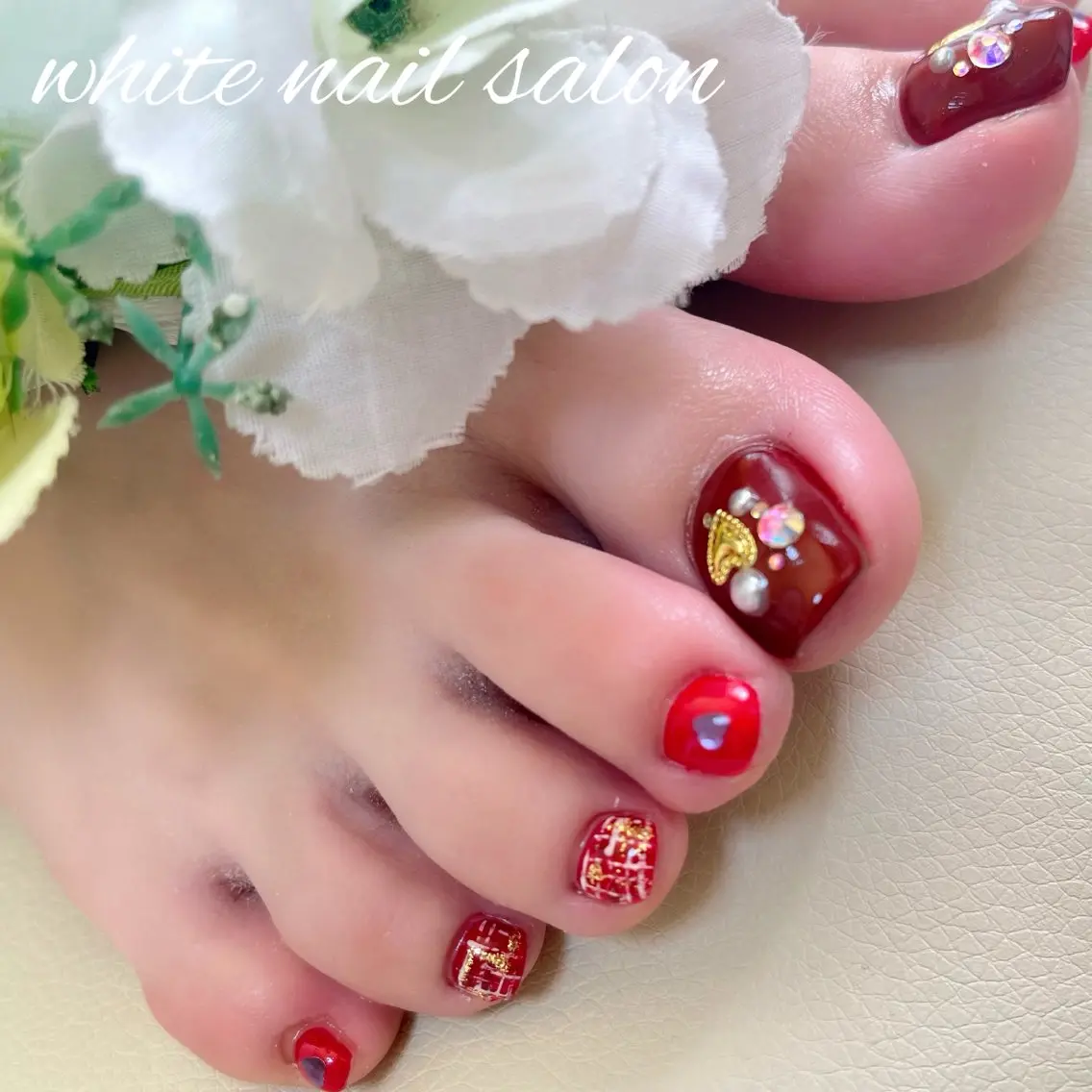 ネイル ラメ(グリッター) フットネイル white nail salonのネイルデザイン