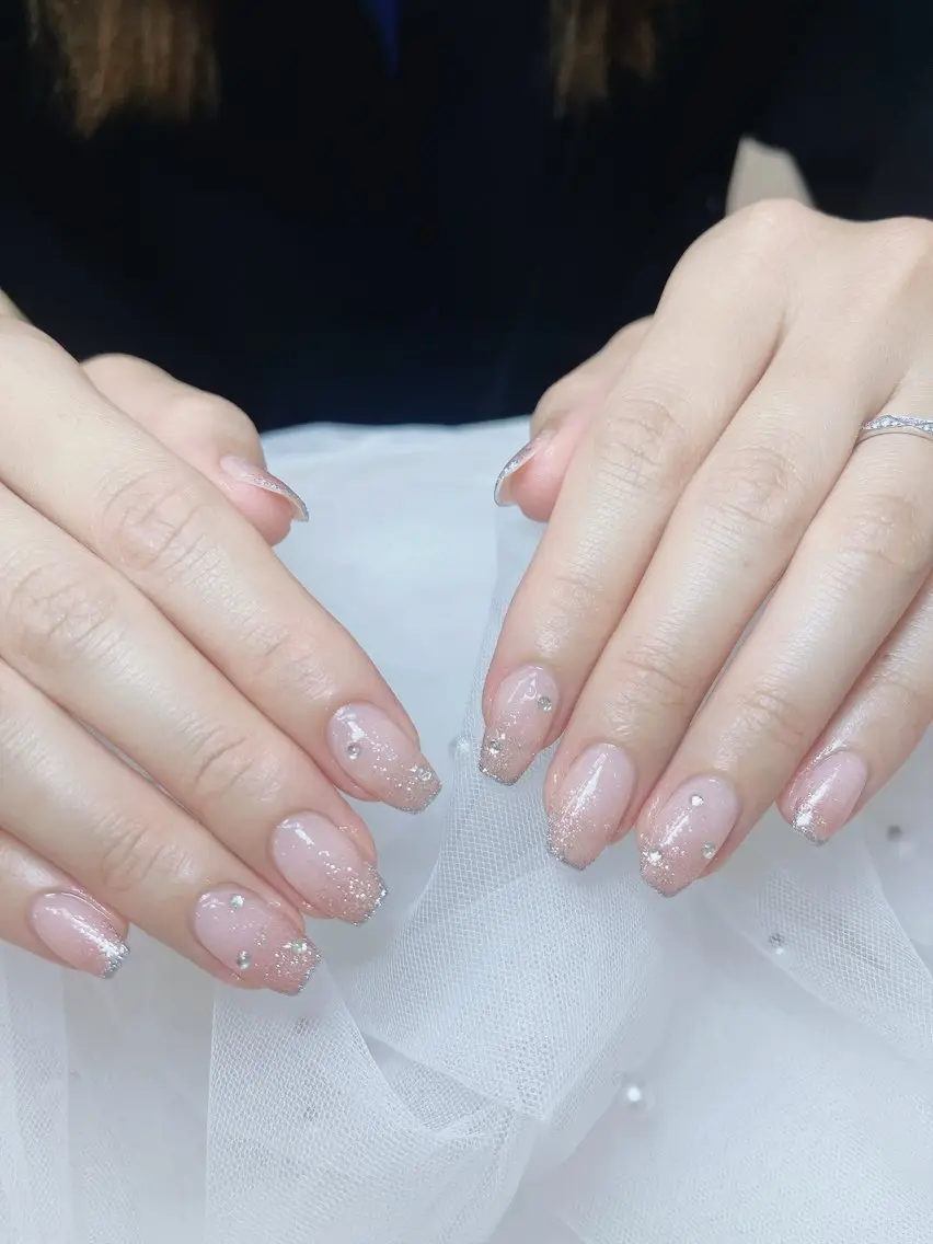 ネイル チークネイル フレンチネイル グラデーション キラキラネイル 韓国ネイル ハンドネイル DUO MI nail salonのネイルデザイン