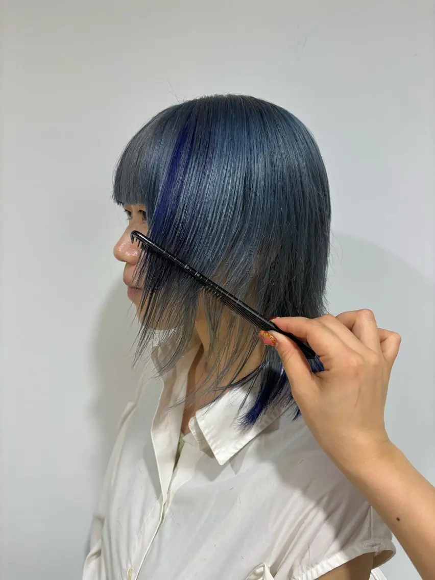 ミディアム カラー ブリーチ ブルーカラー デザインカラー シルバー ユリナ /QUONのヘアスタイル