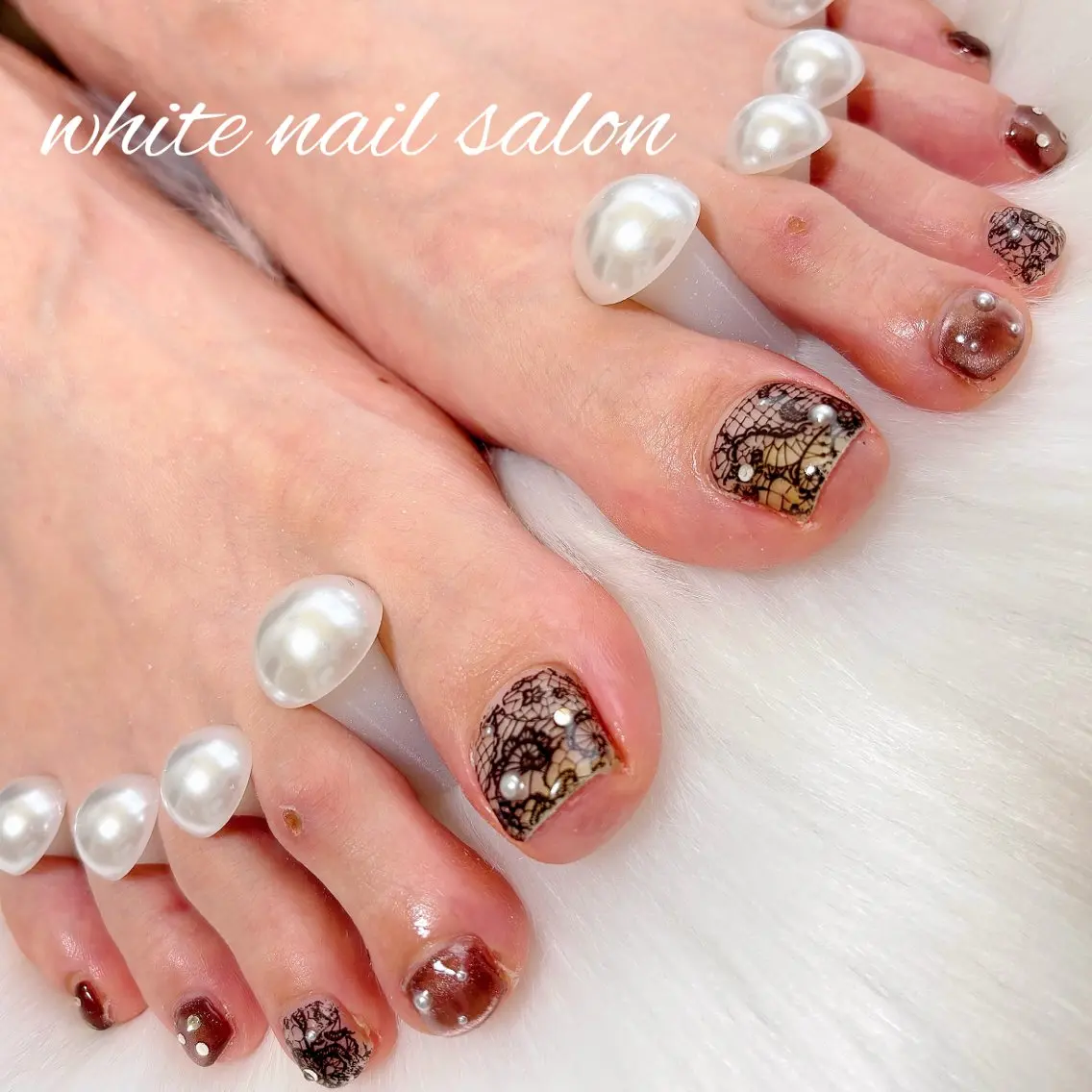 ネイル フットネイル ラメ(グリッター) フットネイル white nail salonのネイルデザイン