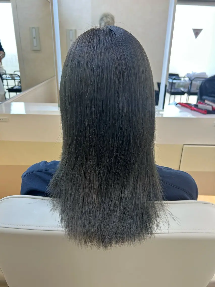 セミロング カラー 大島 溜冬のヘアスタイル
