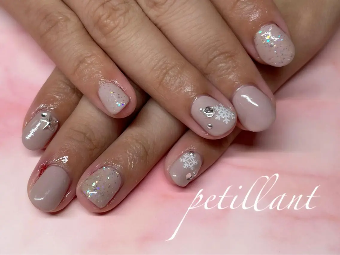 ネイル アートネイル キラキラネイル ピンク 冬ネイル nail salon petillantのネイルデザイン