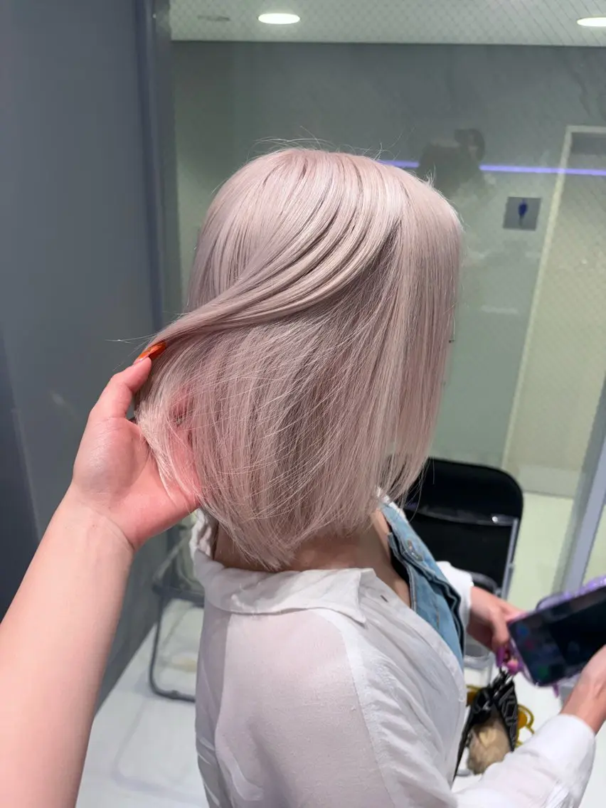 ミディアム カラー ブロンド ホワイトブロンド 菜々🦖新宿 men's特化のヘアスタイル