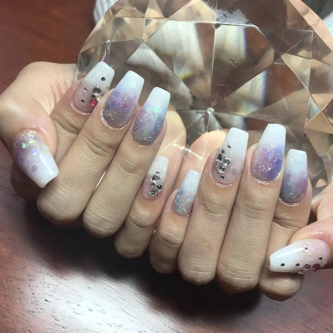 ミディアム ネイル アートネイル ストーンネイル ハンドネイル 《LB》ラブリエ Nail&eyeのマツエク・マツパデザイン