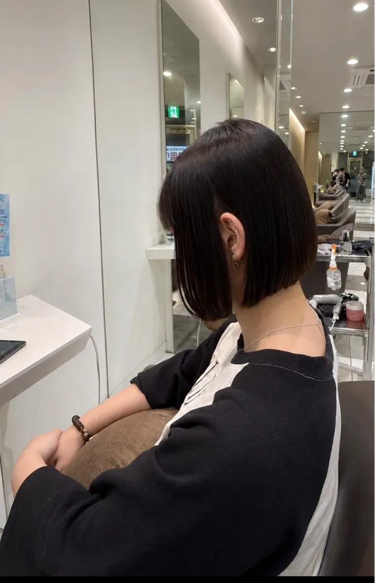 ミディアム ボブ シースルーバング 松田 かのあのヘアスタイル