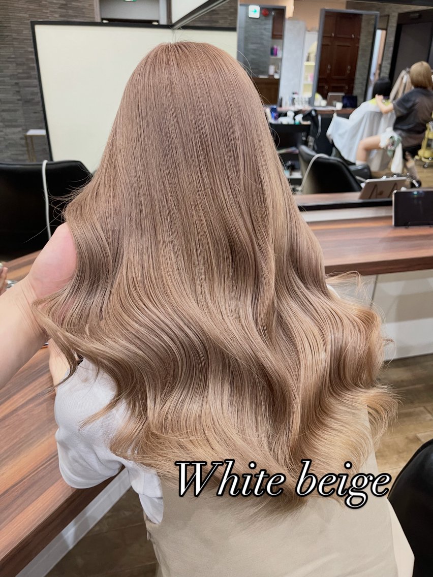 ロング カラー シールエクステ バレイヤージュ ベージュカラー ブリーチ ケアブリーチ カット ヘアカラー 大阪梅田/レイヤー/ ハイトーン/yuuのヘアスタイル