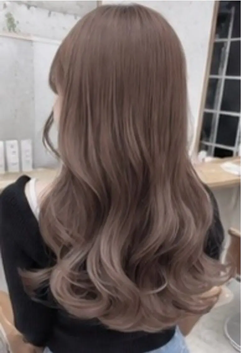 ロング カラー ヘアカラー 韓国×艶ハイトーンが かわいい✨️リオ🍒のヘアスタイル