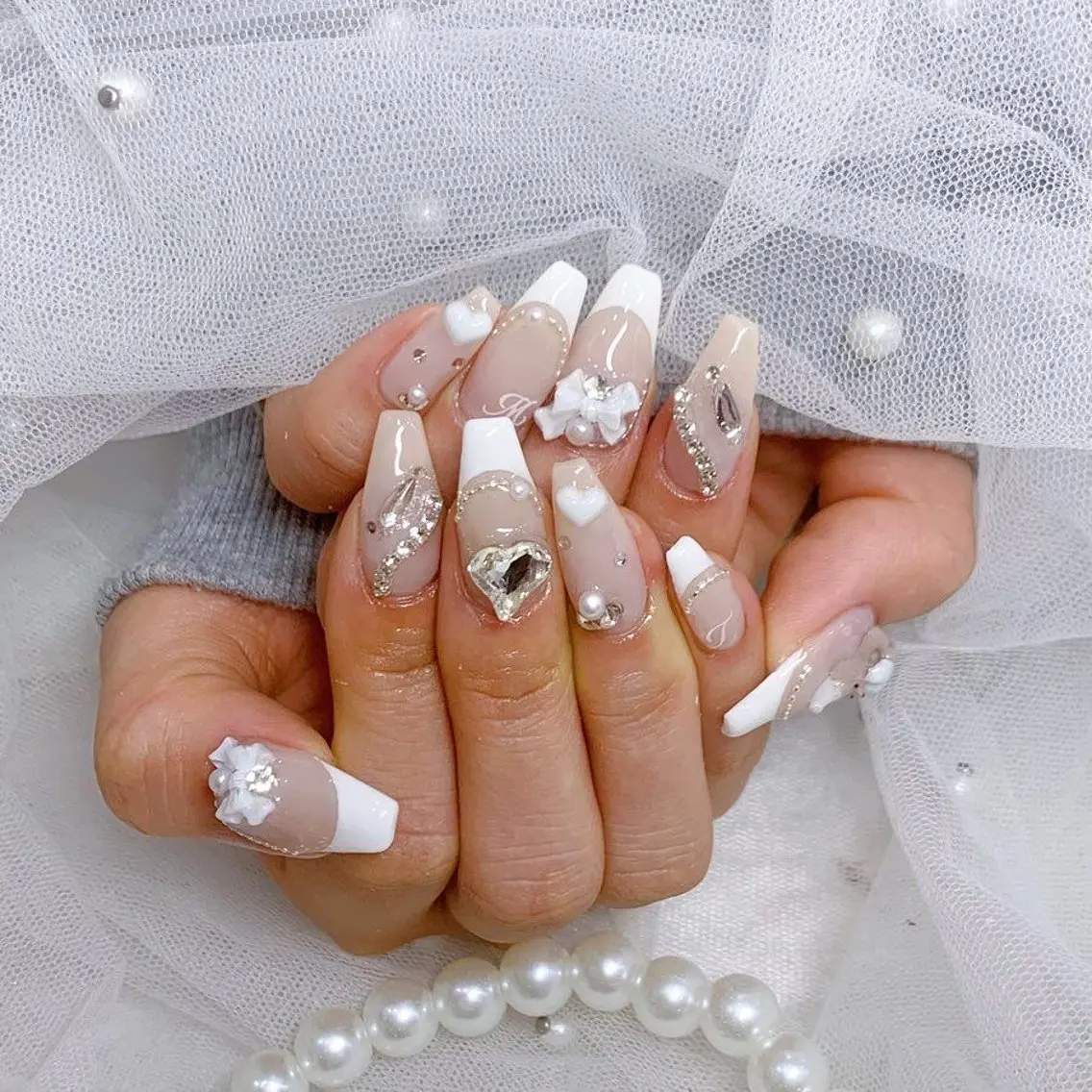 ネイル 長さ出し グラデーション 卒業式 キラキラネイル マグネットネイル Lee Nailsのネイルデザイン